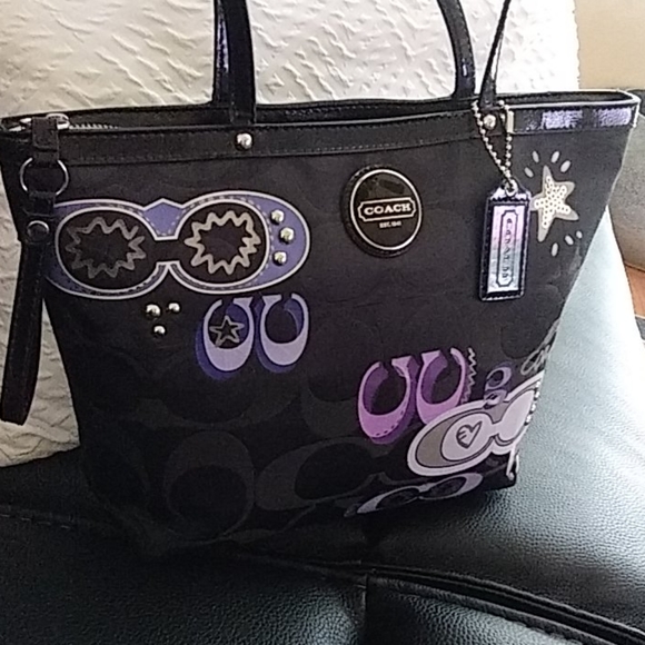 Coach Signature Tote - Picture 10 of 15